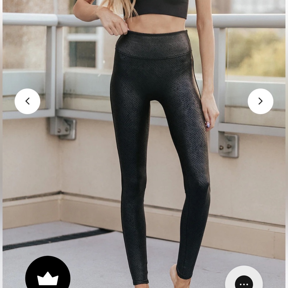Spanx SPANX Pants Faux Leather Matte Snake Leggings Black size Large New - Picture 3 of 14
